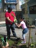 Hulpvaardige kinderen in Bloemhof