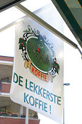 Overpeinzingen en observaties bij Nika, Koffie & Thee