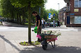 De wijk in met plantjes uit de buurtkwekerij