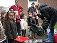 Bollen planten bij peuterhof